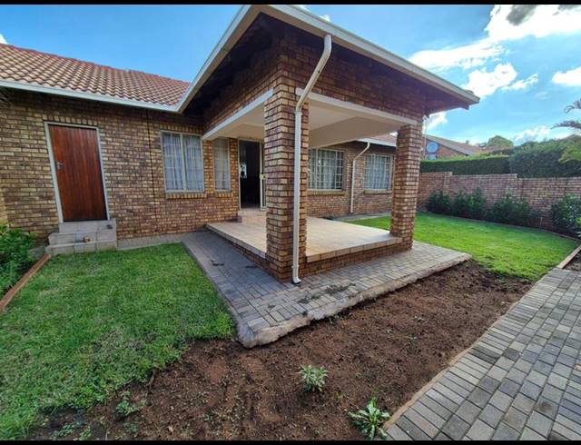 2 BEDROOM TOWNHOUSE FOR SALE IN MONTANA PARK